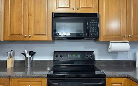 Cheerful 3-Bedrooms With Free Parking On Premises